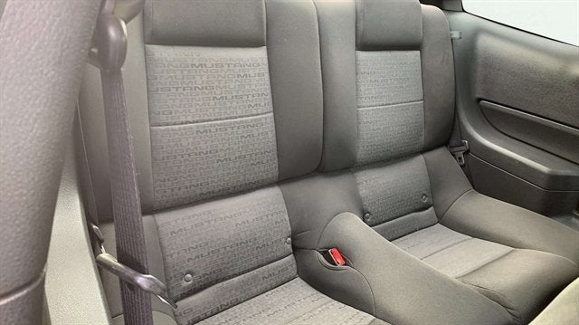2005 Ford Mustang Deluxe